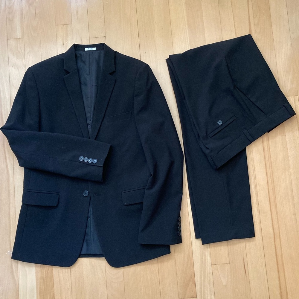 Calvin Klein Boys Suit Size 18, (14-15y)